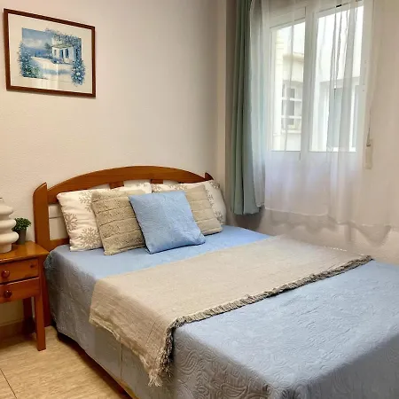 דירה Beachfront Apartment, Sea View, Pool, Close To Bars And Restaurants