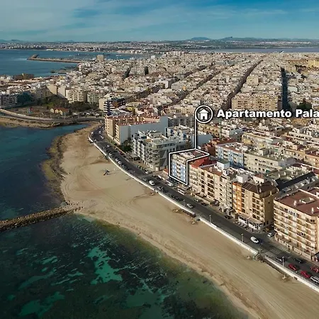 Beachfront Apartment, Sea View, Pool, Close To Bars And Restaurants טורבייחה