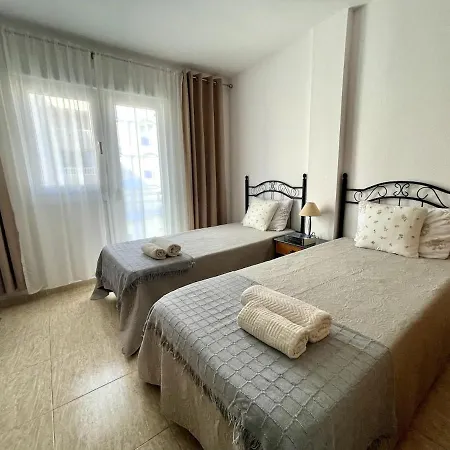 דירה Beachfront Apartment, Sea View, Pool, Close To Bars And Restaurants