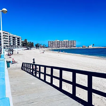 Beachfront Apartment, Sea View, Pool, Close To Bars And Restaurants דירה *