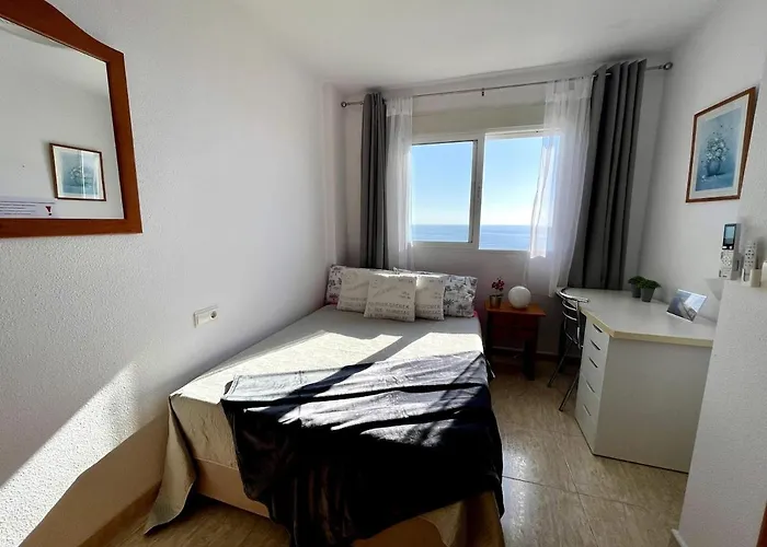 Beachfront Apartment, Sea View, Pool, Close To Bars And Restaurants Apartment *