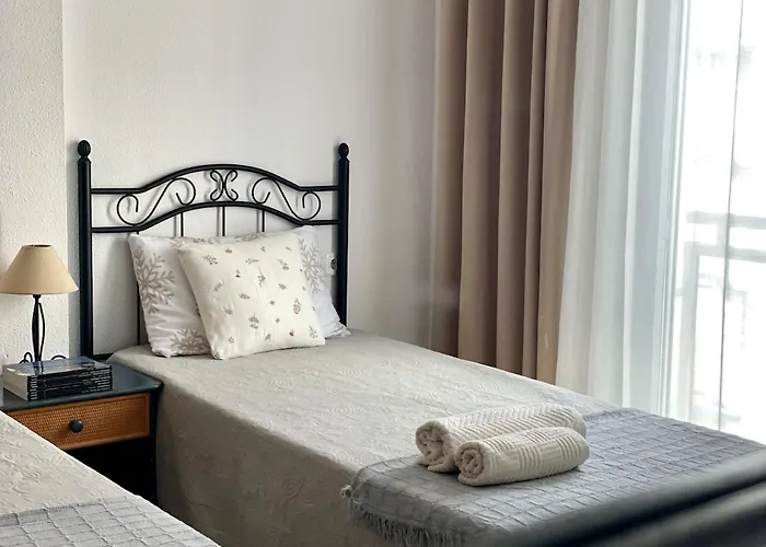 Beachfront Apartment, Sea View, Pool, Close To Bars And Restaurants Apartment *