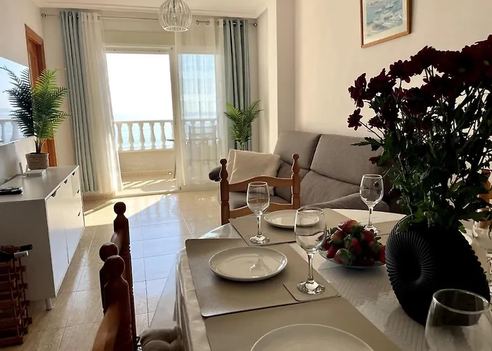 Beachfront Apartment, Sea View, Pool, Close To Bars And Restaurants Apartment Torrevieja