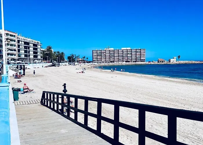Beachfront Apartment, Sea View, Pool, Close To Bars And Restaurants Apartment *